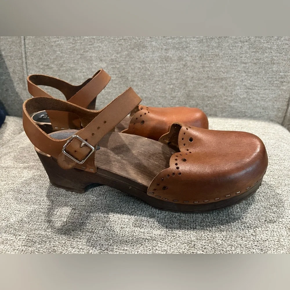 Sandrens Milan Scalloped Edge Sandal Clogs - Picture 3 of 8